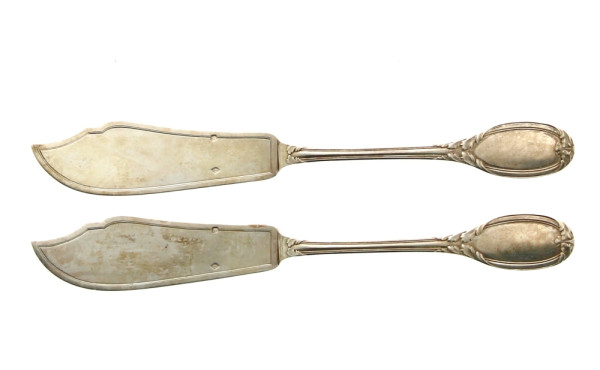 Deux couteaux à poisson en argent, poinç