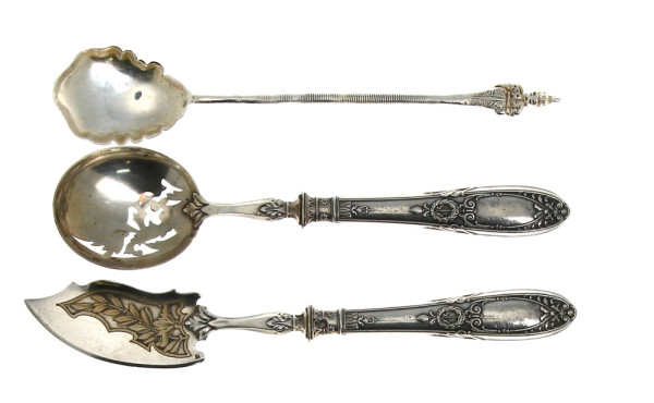 Deux petits couverts de service, manches