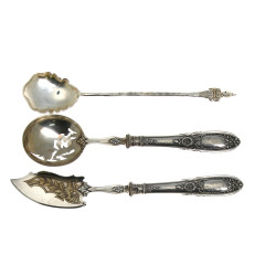 Deux petits couverts de service, manches