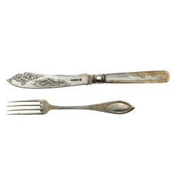 Fourchette en argent 800ème, décor feuil