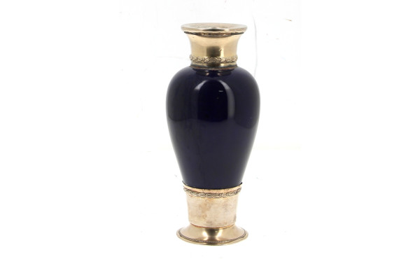 Vase en porcelaine bleu de four, col et 