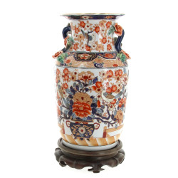 CHINE Xxème - Vase en porcelaine décor I