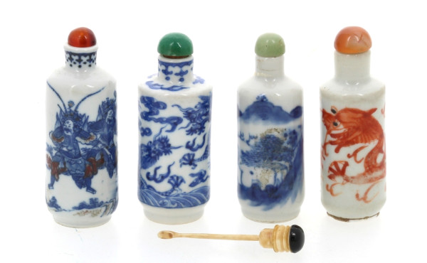 CHINE - 4 tabatières en porcelaine décor