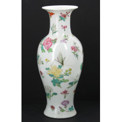 CHINE Xxème - Vase en porcelaine décor d