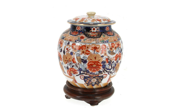 CHINE Xxème - Potiche en porcelaine déco