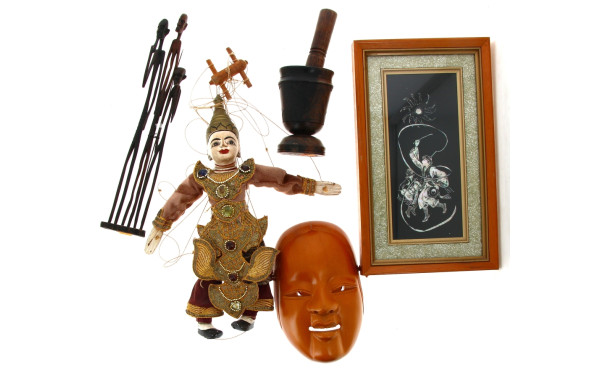 Lot de souvenirs de voyage : marionnette