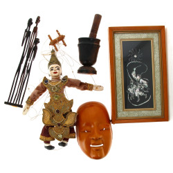 Lot de souvenirs de voyage : marionnette