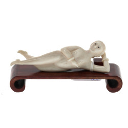 Femme médecin, ivoire d'hippopotame (L 1