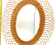 Miroir de forme ovale, entourage en roti
