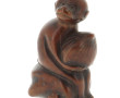 Netsuké en bois sculpté figurant un sing
