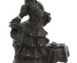 "Elégante au guéridon", sujet en bronze 