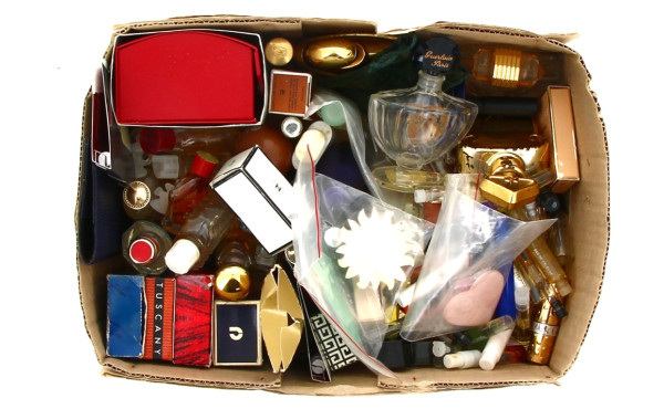 Lot de miniatures de parfums, tiges et f