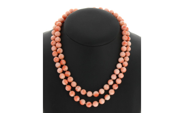 Sautoir en perles de corail de couleur p