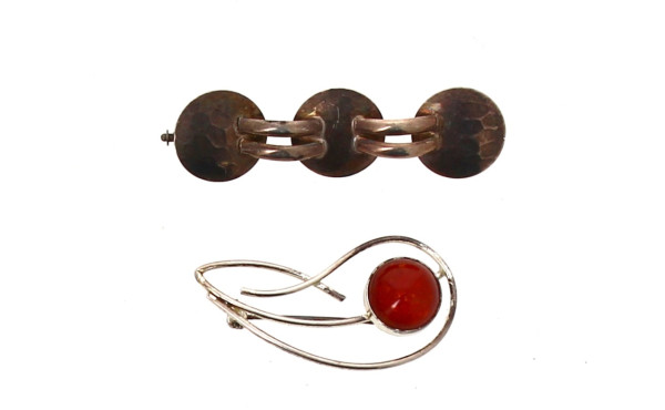 Lot de 2 broches en argent, l'une 925ème