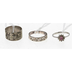 Lot de 3 bagues en argent : un jonc à dé