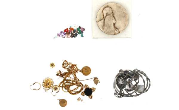 Lot de bijoux fantaisie, en métal, et en