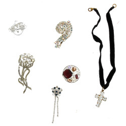 Lot de bijoux en strass : 5 broches dont