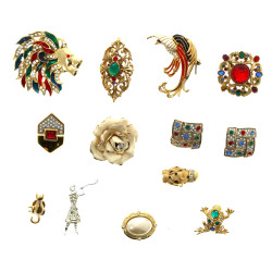 Lot de broches fantaisie et pin's