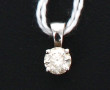 Pendentif en or gris 18 cts serti d'un d