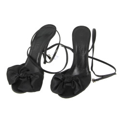 GIVENCHY - Paire de stilettos en satin n
