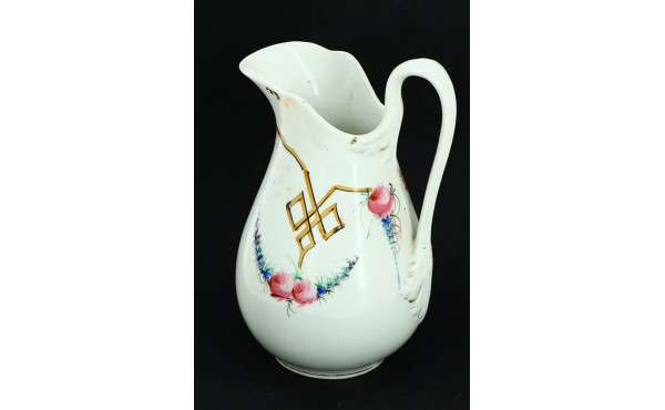 Broc en porcelaine fin XIXe décor en pol