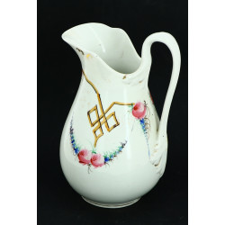 Broc en porcelaine fin XIXe décor en pol