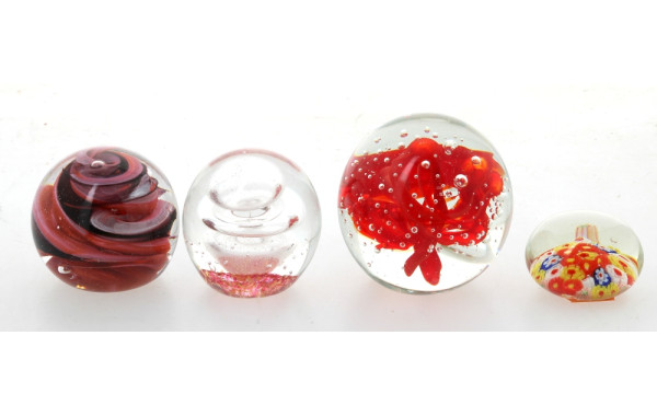 Lot de 4 boules presse-papier en verre d