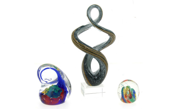 Sculpture contemporaine en verre sur soc