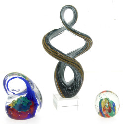 Sculpture contemporaine en verre sur soc