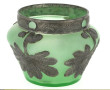 Vase circa 1900 en verre vert à décor de