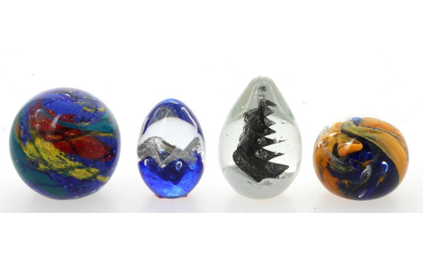 Lot de 4 boules presse-papier en verre d