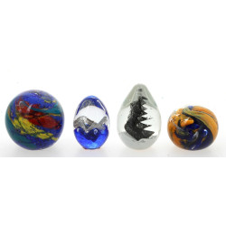 Lot de 4 boules presse-papier en verre d