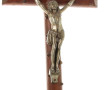 Deux grands Christ, l'un en bronze, l'au