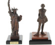 Lot de 2 petits sujets en bronze : 1) D'