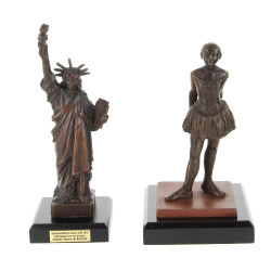 Lot de 2 petits sujets en bronze : 1) D'