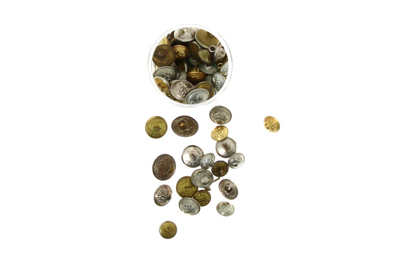 Lot de boutons anciens portés par la gen