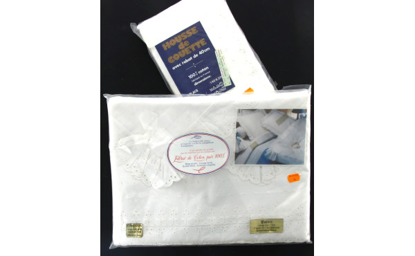 Parure en dentelle blanche (drap 240 x 3