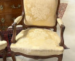 Paire de fauteuils en noyer sculpté, déc