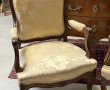 Paire de fauteuils en noyer sculpté, déc