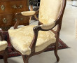 Paire de fauteuils en noyer sculpté, déc