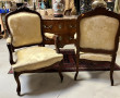 Paire de fauteuils en noyer sculpté, déc