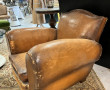 Fauteuil club ancien en cuir (usures et 