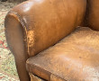 Fauteuil club ancien en cuir (usures et 