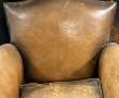 Fauteuil club ancien en cuir (usures et 