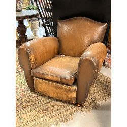 Fauteuil club ancien en cuir (usures et 