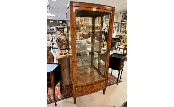 Vitrine argentier en placage de loupe, f