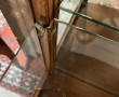 Vitrine argentier en placage de loupe, f