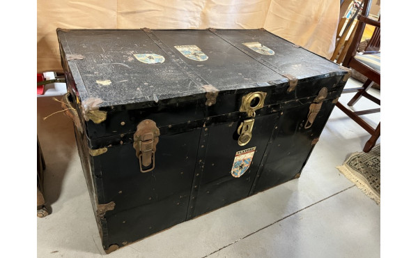Malle de voyage ancienne en pin, plaquée