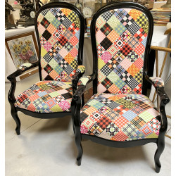 2 fauteuils voltaire laqués noir et tiss