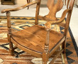 Fauteuil ancien en bois fruitier, belle 